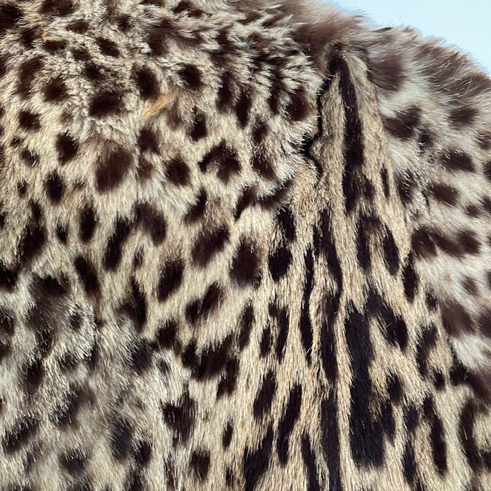Vintage Fur Leopard-like Cropped Cape w/ Red Interior - Picture 4 of 6